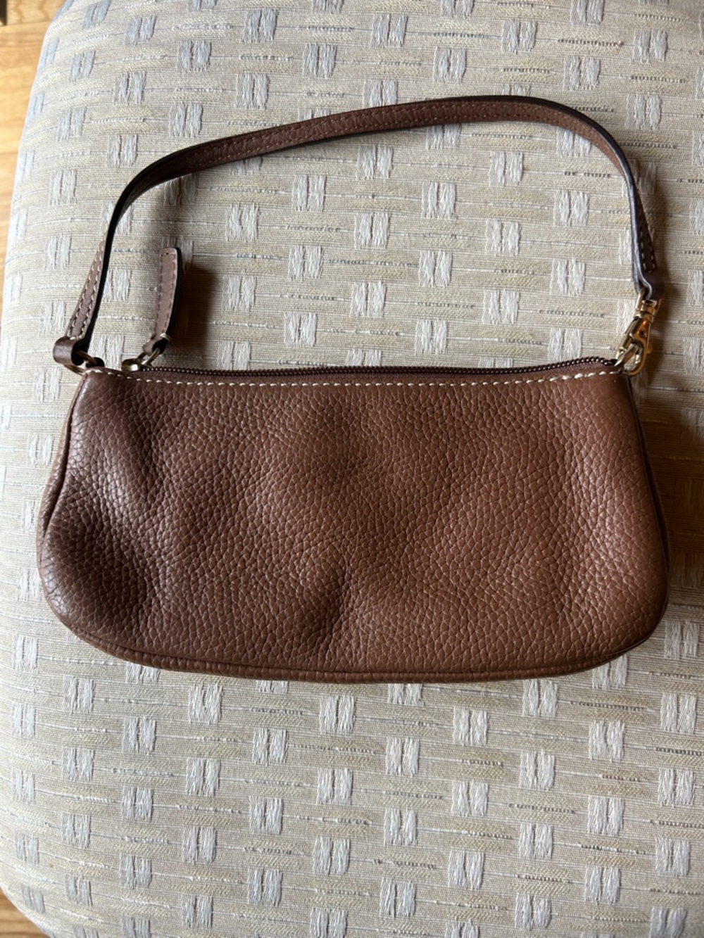 Michael Kors Leather Brown Pebbled Leather Double Pocket Shoulder Purse. - Picture 2 of 11